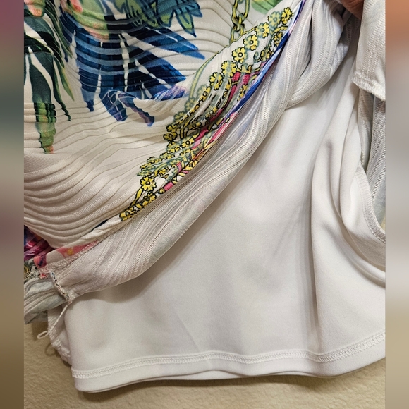 🌸 JLo Inspired Tube Dress – Floral & Chain Details ✨ - Picture 5 of 7